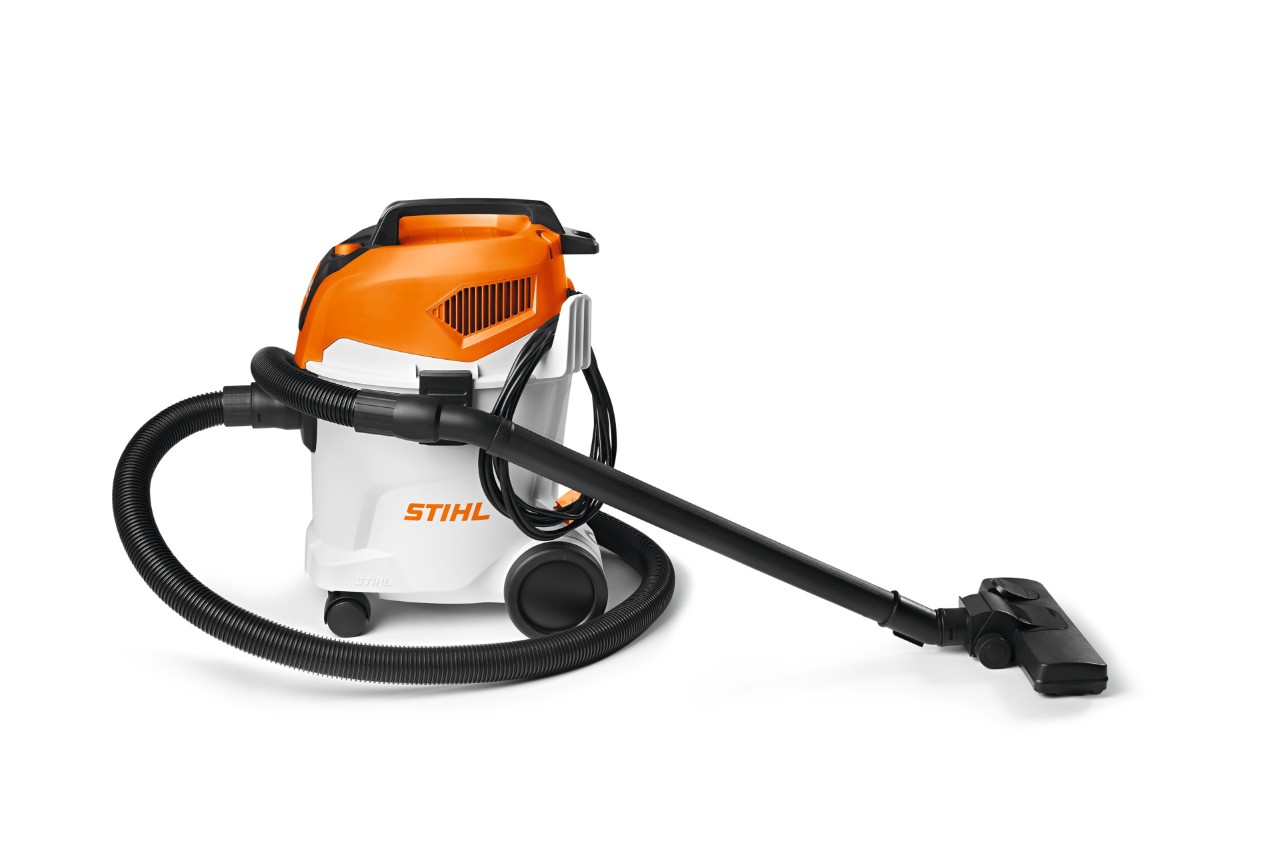 STIHL SE 33 støvsuger mot hvit bakgrunn