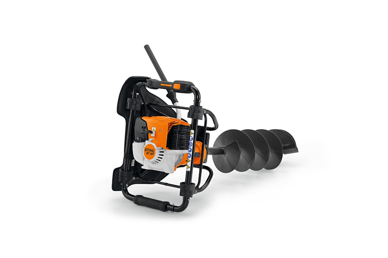 STIHL BT 131 jordbor mot hvit bakgrunn