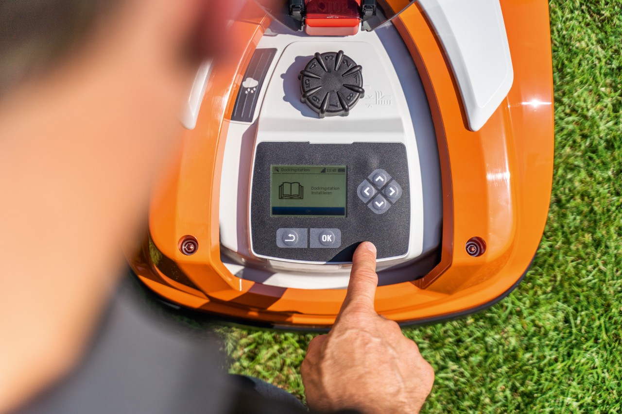 Kontrollpanelet til en STIHL iMOW® 422 robotgressklipper