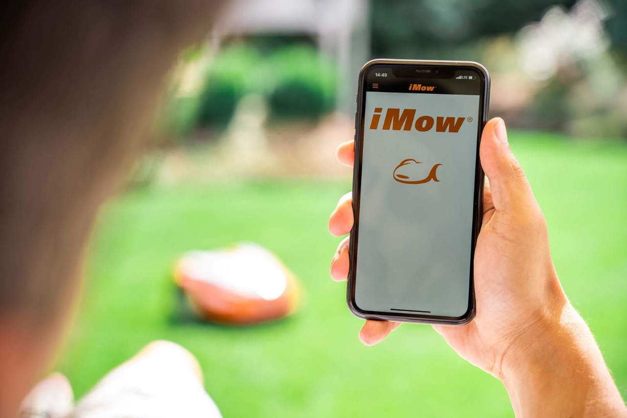 En smarttelefon som viser iMOW®-appen