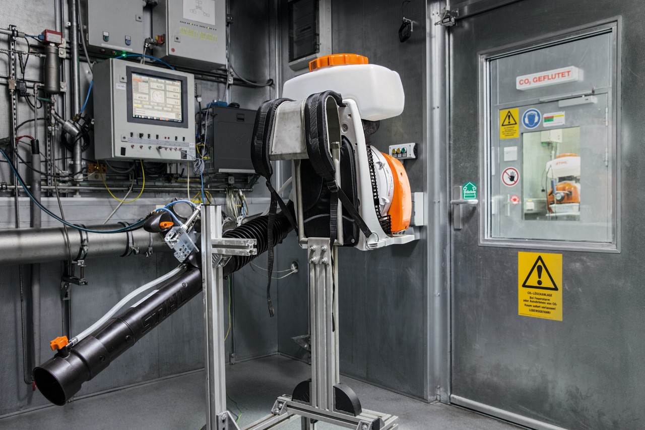 Kontrollere CO2-verdien til et STIHL elektroverktøy under utvikling
